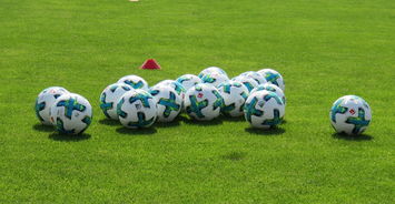 kaiyun体育综合-国际足球明星在世界杯舞台上的精彩表现引发全球热议，世界足球明星介绍